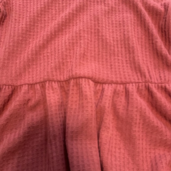 New Blue Rain by Francesca's waffle knit blush peplum top Size Medium - Picture 2 of 4